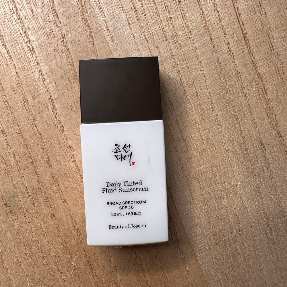 Beauty of Joseon Daily Tinted Fluid Sunscreen - White and Black